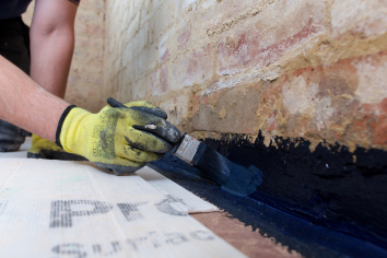 Sealing the floor/wall joint with Drybase Liquid DPM